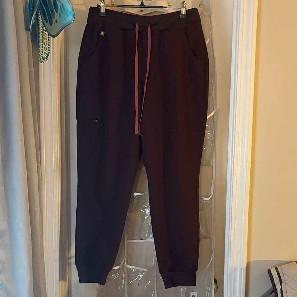 Figs limited edition Zamora high rise pants size medium petite in dark fig.